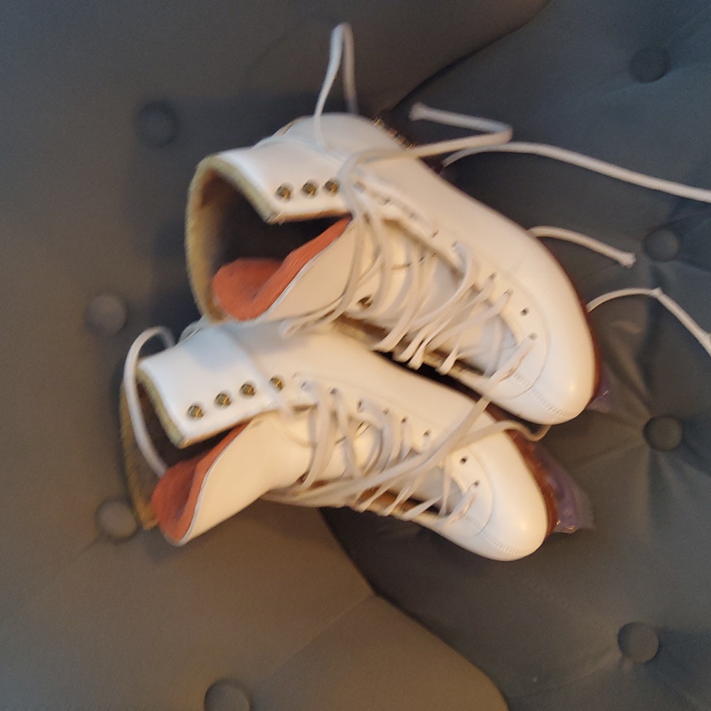 PRO S.P. TERRI'S FIGURE SKATING BOOTS.